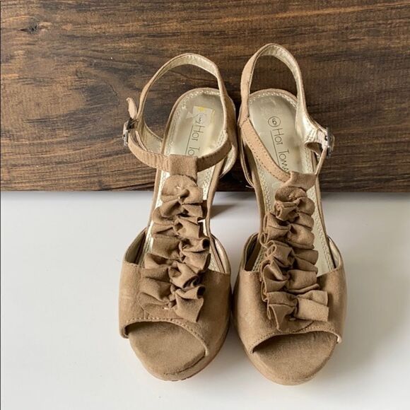 💙Hot Tomato‎ Rylie Suede Look Platform Heel Beige 6 - Picture 2 of 12